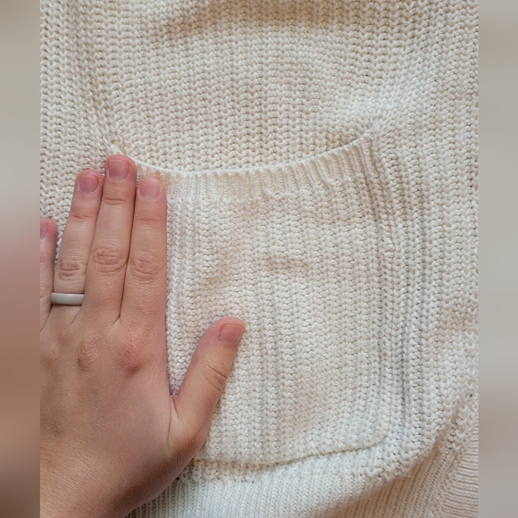 SO Women's Cream Cardigan Sweater - Runs Large - Picture 6 of 6